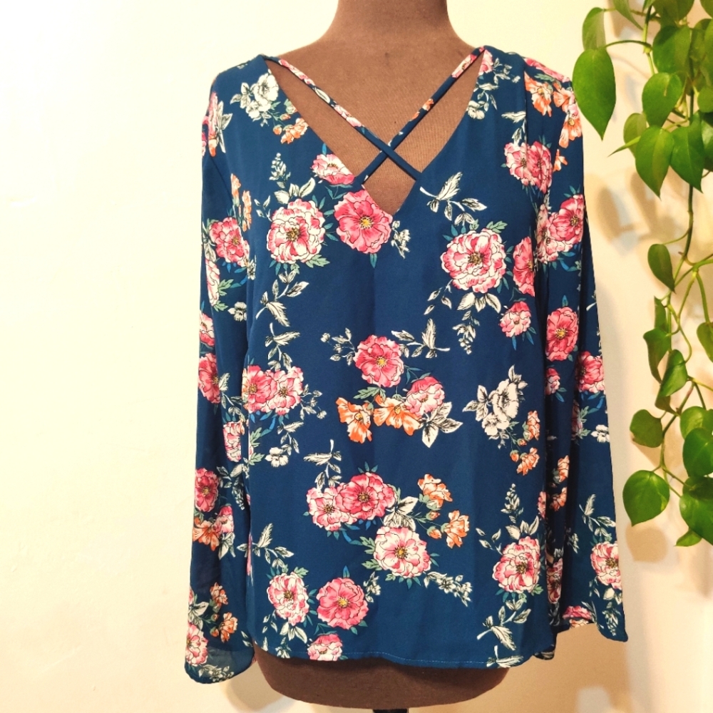 Lily White Womens Floral Criss Cross Flowy Top Blouse